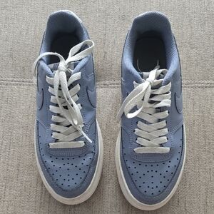 Nike Women's Light Blue and White Athletic Sneakers